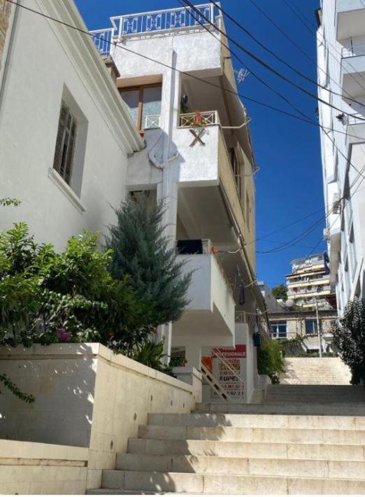Vila Xhani *